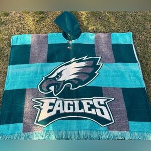 Philadelphia Eagles alpaca poncho, unisex one size, handcrafted in Ecuador.
